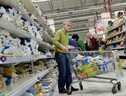 Torna sabato 'dona la spesa', nei supermercati e online (ANSA)