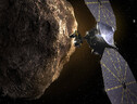 Rappresentazone artistica della sonda Lucy della Nasa vicino a uno degli asteroidi Troiani (fonte: Southwest Research Institute) (ANSA)