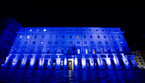 La facciata di Palazzo Chigi illuminata da fasci di luce blu in occasione della WAAD, la giornata mondiale della consapevolezza dell'autismo, Foto di archivio (ANSA)