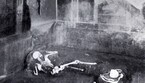 Particolare della Casa del Fabbro a Pompei, con i due scheletri (fonte: Notizie degli Scavi di Antichità, 1934, p. 286, fig. 10) (ANSA)
