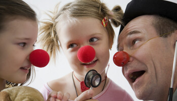 I clown dottori riducono l'ansia dei bimbi nei Pronto Soccorso  (ANSA)