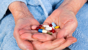Anziani, nuove linee guida contro l'abuso dei farmaci (ANSA)