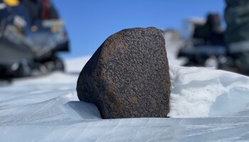 Trovato in Antartide un meteorite da 7,6 chili (fonte: Maria Valdes) (ANSA)