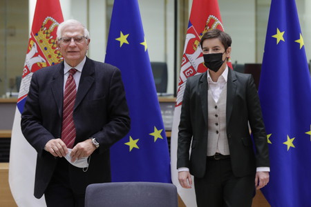 L'alto rappresentante dell'Unione europea, Josep Borrell, e la Prima ministra serba Ana Brnabic