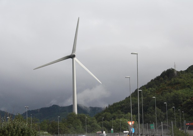 Rinnovabili: eolico, la pala eolica di Mele, Genova © ANSA