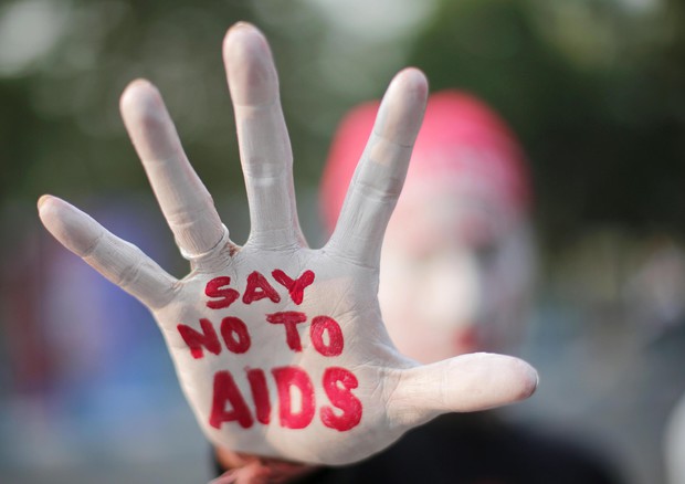 Un'immagine simbolica di lotta all'Aids © EPA