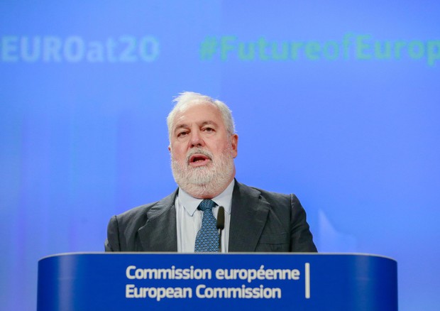 Il commissario europeo all'Energia e al Clima Miguel Canete © EPA