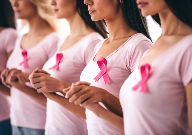 Oncologi, per tumore al seno con mutazione dei geni Brca percorso cure gratis a familiari © Ansa
