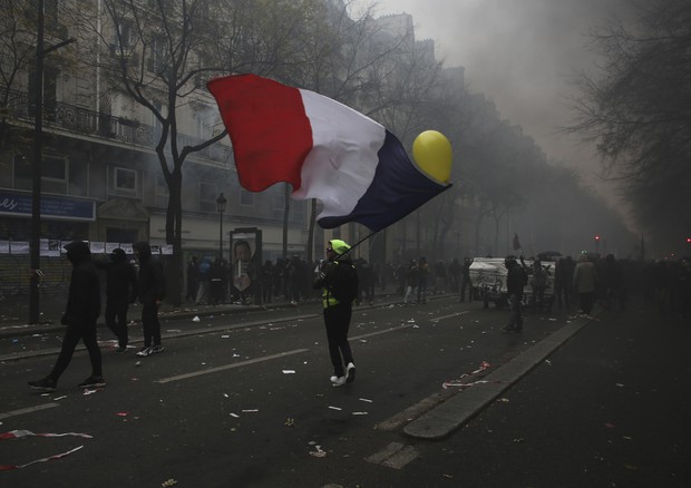 Francia: Ue, chiediamo moderazione a manifestanti e polizia © AP