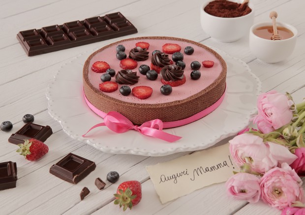 La torta 'Sweet Mama' preparata dal maestro pasticcere Alberto Farinelli, fondatore della Scuola del Cioccolato di Perugia della Perugina © ANSA