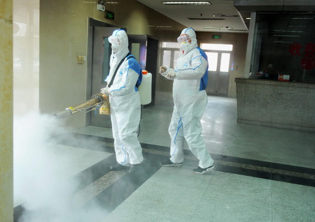 Volunteers Walk Into The Community To Disinfect And Prevent Pneumonia © EPA