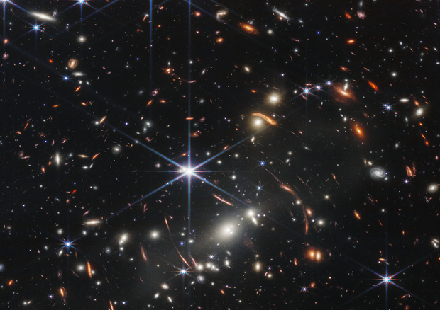 Migliaia di galassie riempiono questa immagine di Webb ad alta risoluzione nel vicino infrarosso dell'ammasso di galassie SMACS 0723 (fonte: NASA, ESA, CSA, STScI) © Ansa