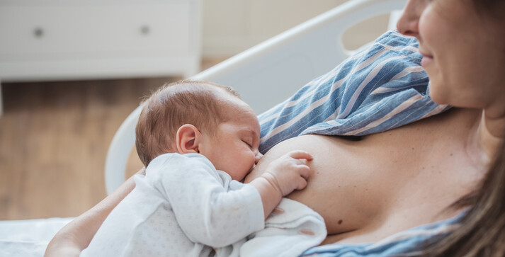 Ginecologi, bene rooming-in del neonato ma più supporto (ANSA)