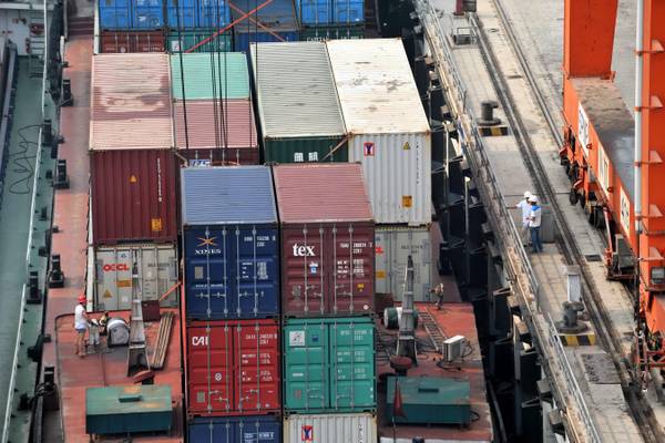 Cina, cresce volume carichi nei maggiori porti