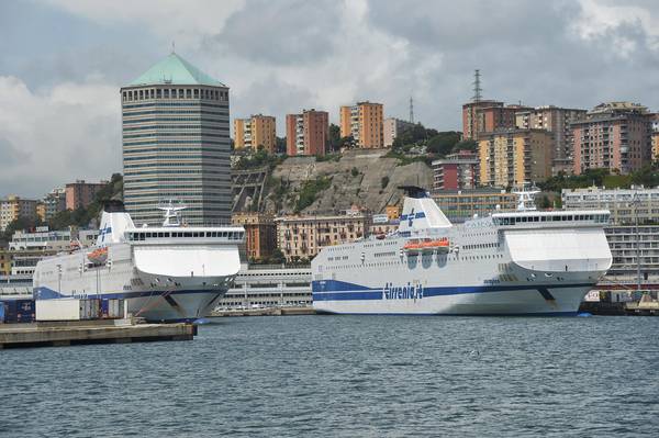 Genova e il suo porto [ARCHIVE MATERIAL 20140715 ]