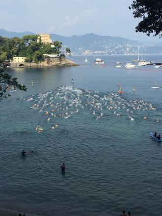 Nuoto: la partenza del Miglio Blu di Portofino