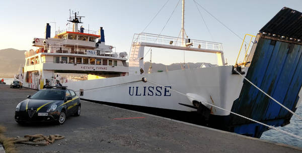 Gip concede 'facoltà d'uso per i sei traghetti sequestrati