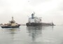 Una nave cargo si arena nel Canale di Suez, disincagliata