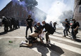 Neo-fascist groups, extremists and ultras clash with policemen © 