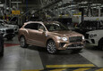 Bentley Bentayga, avviata la produzione del 'passo lungo' (ANSA)