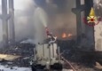 Sassari, incendio nello stabilimento dell'azienda di rifiuti Gesam (ANSA)