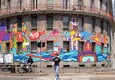 Milano, via Palestro: sulla caserma dei pompieri un murale per le 5 vittime (ANSA)
