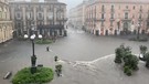 Maltempo, a Catania strade come fiumi, un lago in piazza Duomo (ANSA)