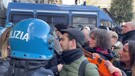 Napoli, disoccupati davanti al Comune: salta l'incontro con l'assessora (ANSA)