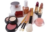 Falsi cosmetici 'rubano' quasi 1 miliardo di euro alle aziende italiane (ANSA)