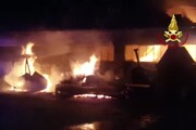 Incendio distrugge capannone deposito comunale Fabriano