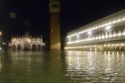 L'acqua alta record a Venezia, livello piu' alto dall'alluvione del 1966