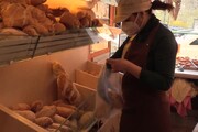 Coronavirus, il panificio che regala pane ai bisognosi a Milano