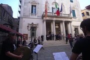 Venezia, la Fenice ricomincia dall'omaggio per gli eroi del Covid