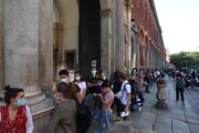 Test Medicina, all'universita' Statale a Milano studenti in coda per la prova