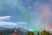 Trento, Frecce tricolori dipingono il cielo sopra la citta'