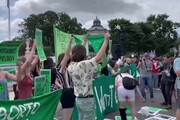 Usa, abolita la sentenza sul diritto all'aborto: proteste davanti alla Corte Suprema