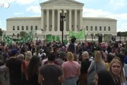 Usa, abolita la sentenza sul diritto all'aborto: manifestazioni davanti alla Corte Suprema