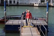 von der Leyen a Venezia, giro in gondola e incontro con il sindaco