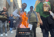 BOLLETTE BRUCIATE IN PIAZZA, LUNEDI' PROTESTA IN TUTTA ITALIA
