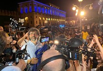 Verona, festeggiamenti per il nuovo sindaco Damiano Tommasi in piazza Bra