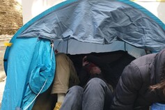 Uno studente in tenda