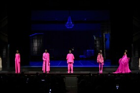 Il mini show di Maison Valentino durante ii CNMI Sustainable Fashion Awards 2022, andati in scena  al teatro alla Scala (ANSA)