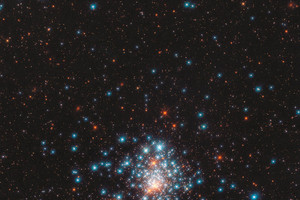 L'ammasso di galassie NGC 1805. Comprende miglaiia di stelle e si trova vicino alla Grande Nube di Magellano (fonte: ESA/Hubble & NASA, J. Kalirai) (ANSA)
