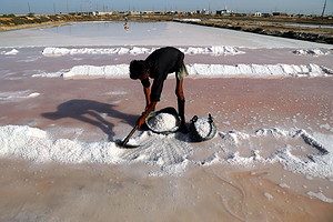 Sea salt in Karachi (ANSA)