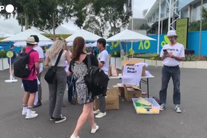 Australian Open, attivisti fuori dallo stadio con le magliette 