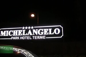 Ischia, all'Hotel Michelangelo si prega per le vittime e si assistono i bambini senza casa (ANSA)
