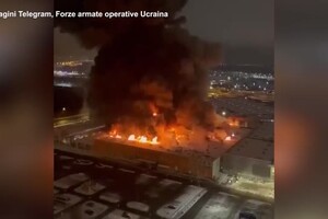Russia, maxi incendio in un grande centro commerciale: un morto (ANSA)