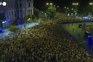 Champions League, tifosi Real Madrid festeggiano in piazza (ANSA)