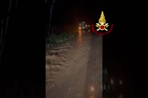 Maltempo, auto intrappolate nel fango: salvataggi in Toscana (ANSA)