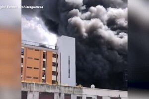 Incendio in una palazzina a Roma, almeno 7 feriti (ANSA)